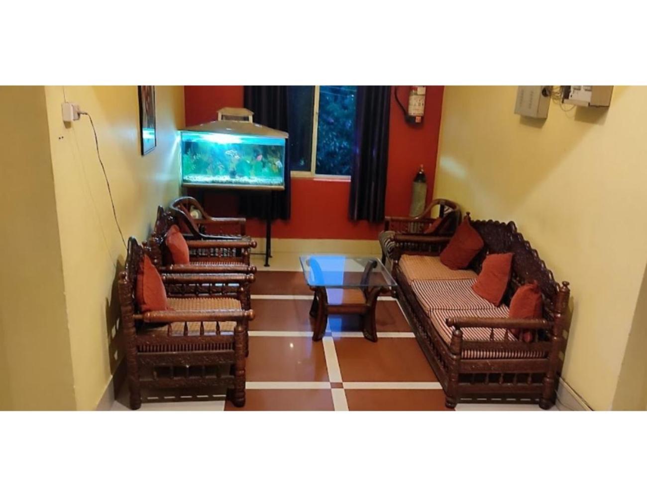 Rhino, Homestay *