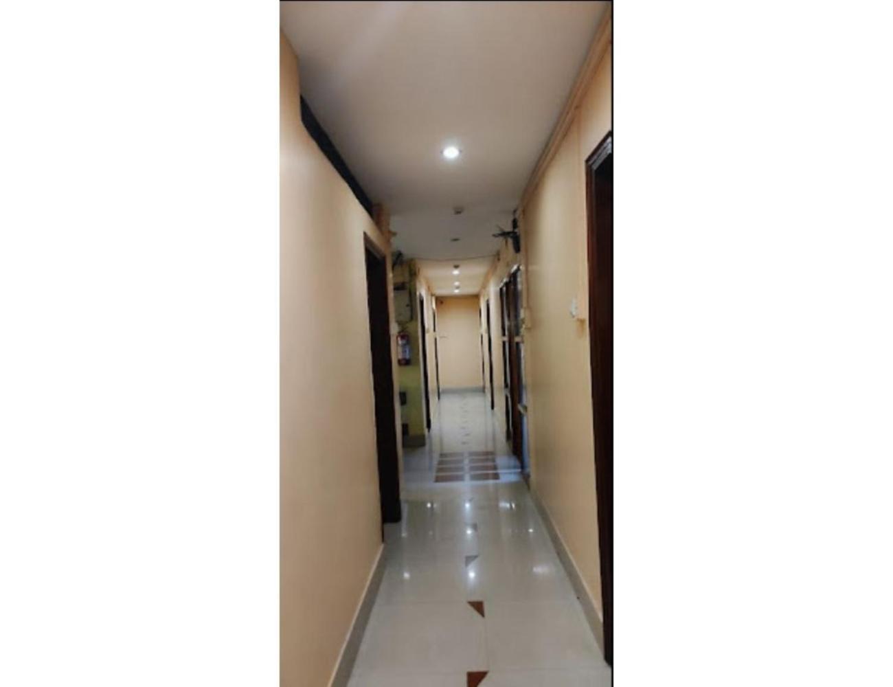 Rhino, Homestay